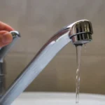 Mon propriétaire a-t-il le droit de me couper l’eau chaude ?